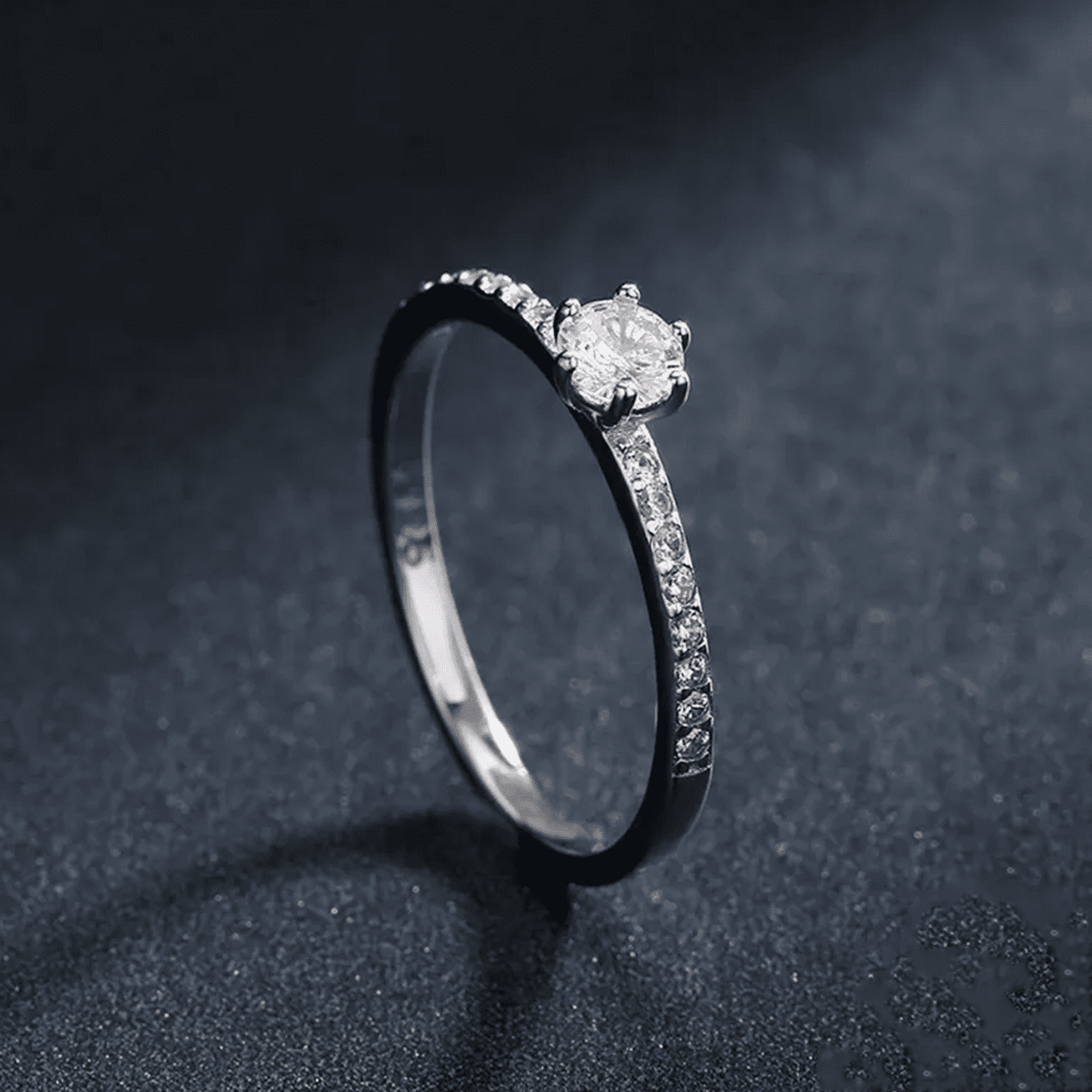 Anillo Solitario Engastado en Plata 925